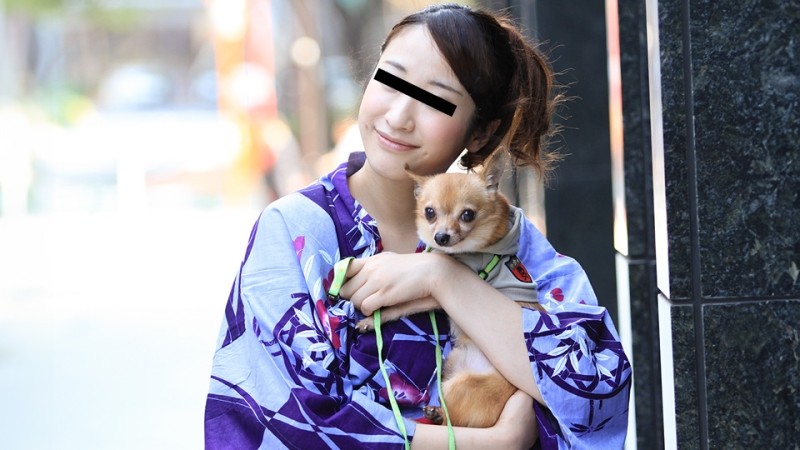 10musume-082423_01 – Pick up a dog-loving yukata beauty while walking your dog!